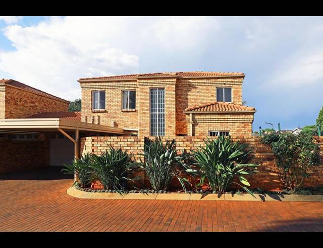 3 BEDROOM TOWNHOUSE FOR SALE IN HONEYHILLS
